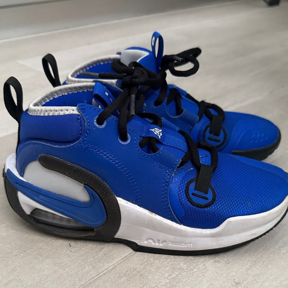 Nike Kids Royal Blue and Black Sneakers